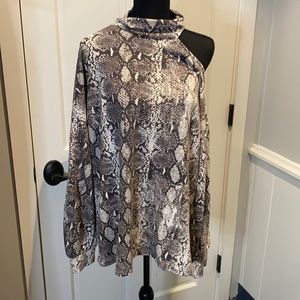 Maple and Elm Boutique BiBi Women’s Open Shoulder Tunic